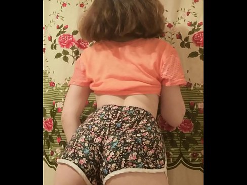 ❤️ 性感的年轻宝贝在镜头前脱下她的短裤 ❌ Porn video️❤